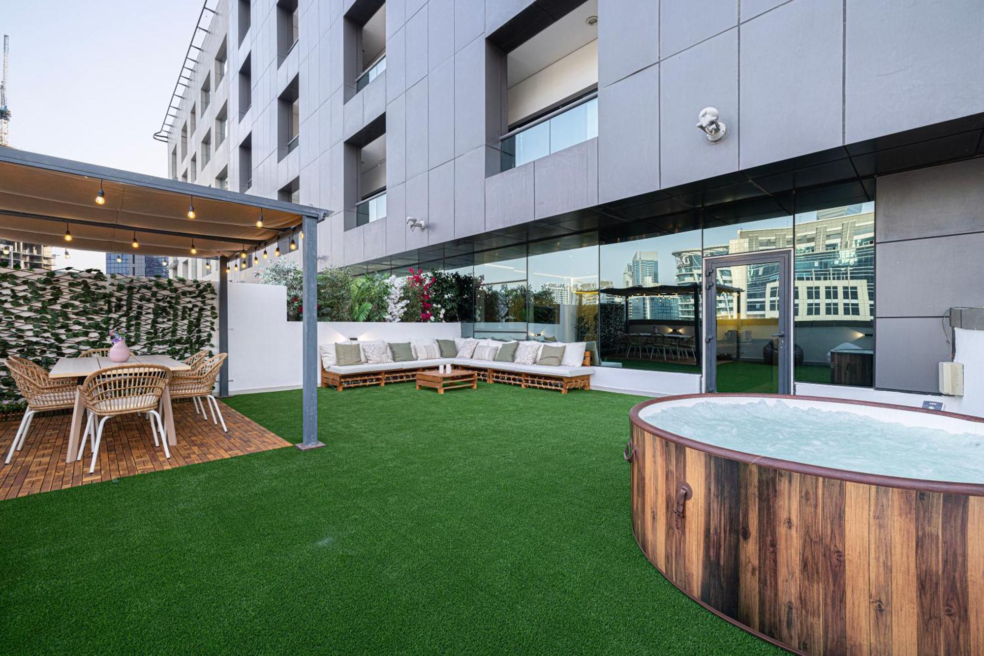 Next'House - Downtown Views Host Vandrerhjem Dubai Eksteriør bilde